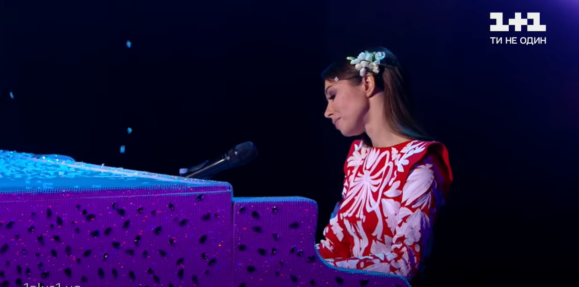 Катерина Кухар исполнила песню Билык "Снег" на шоу "Танці з зірками".