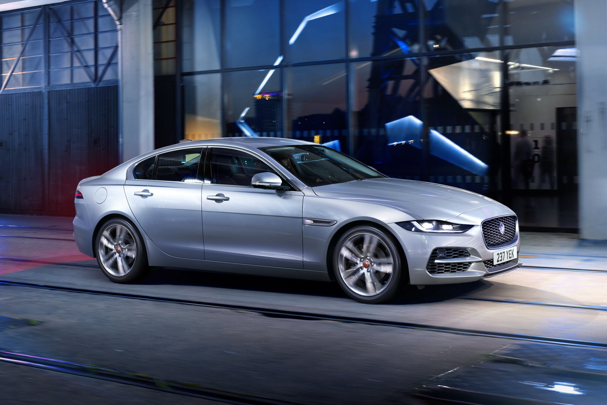 2021 Jaguar XE. Фото: