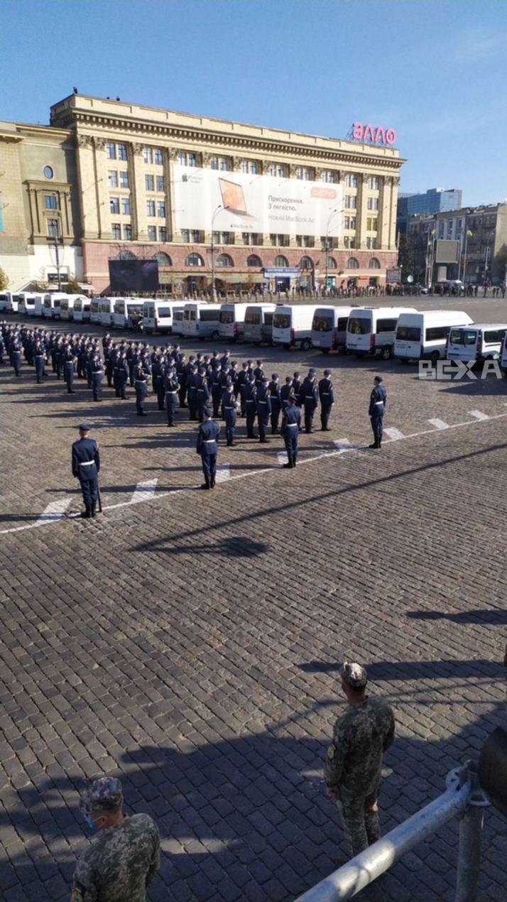 Автобусы с телами погибших в Ан-26.