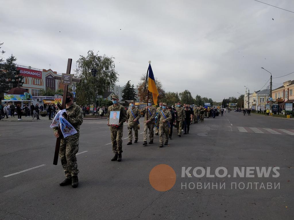 Траурна хода вирушила до кладовища.