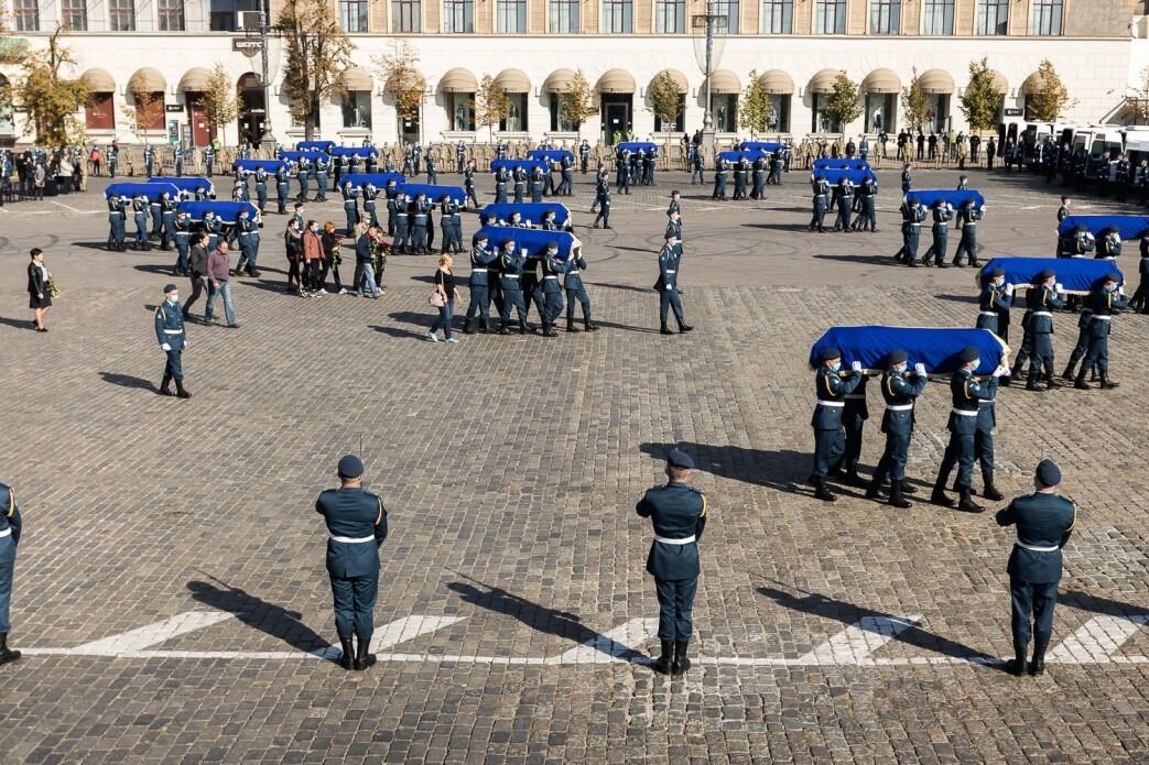 Жалобна процесія на Площі Свободи у Харкові