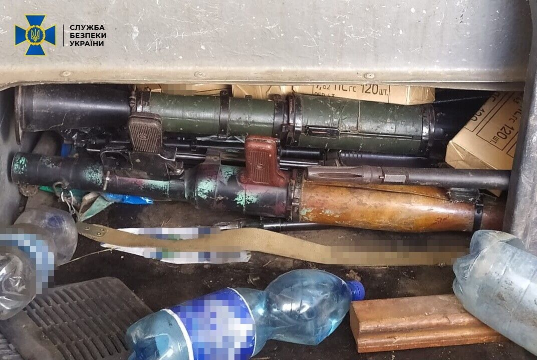 СБУ нашла в тайниках "Л/ДНР" более 137 кг взрывчатки и почти 100 тыс. боеприпасов. Фото