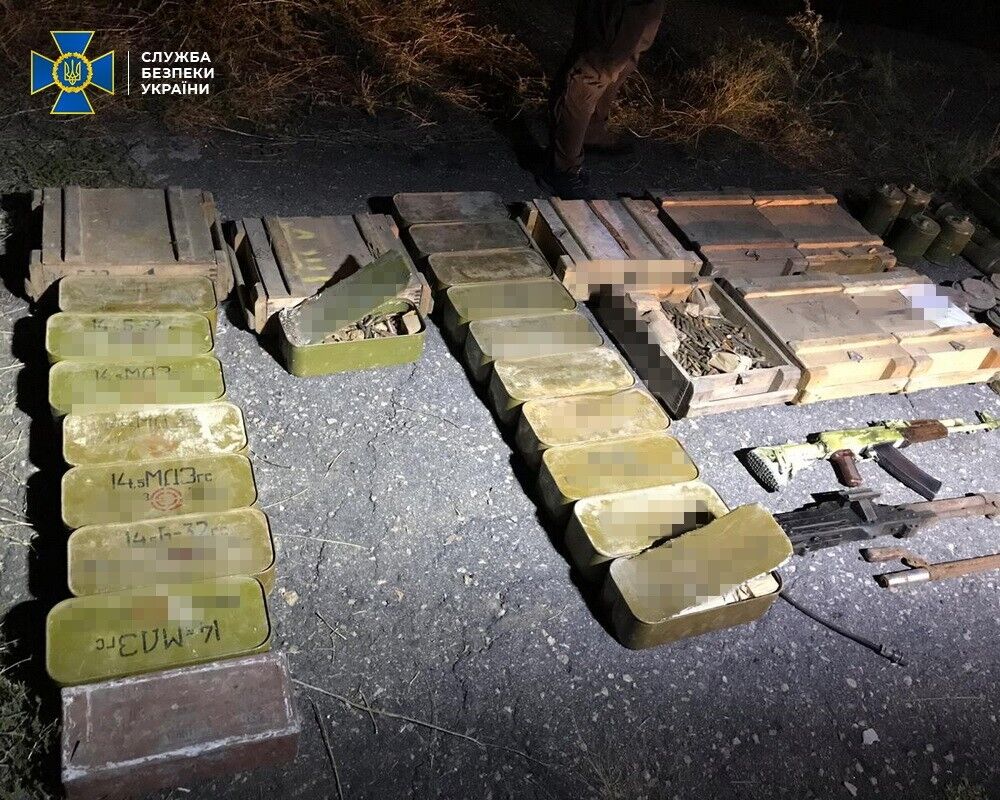 СБУ знайшла у схованках "Л/ДНР" понад 137 кг вибухівки та майже 100 тис. боєприпасів. Фото