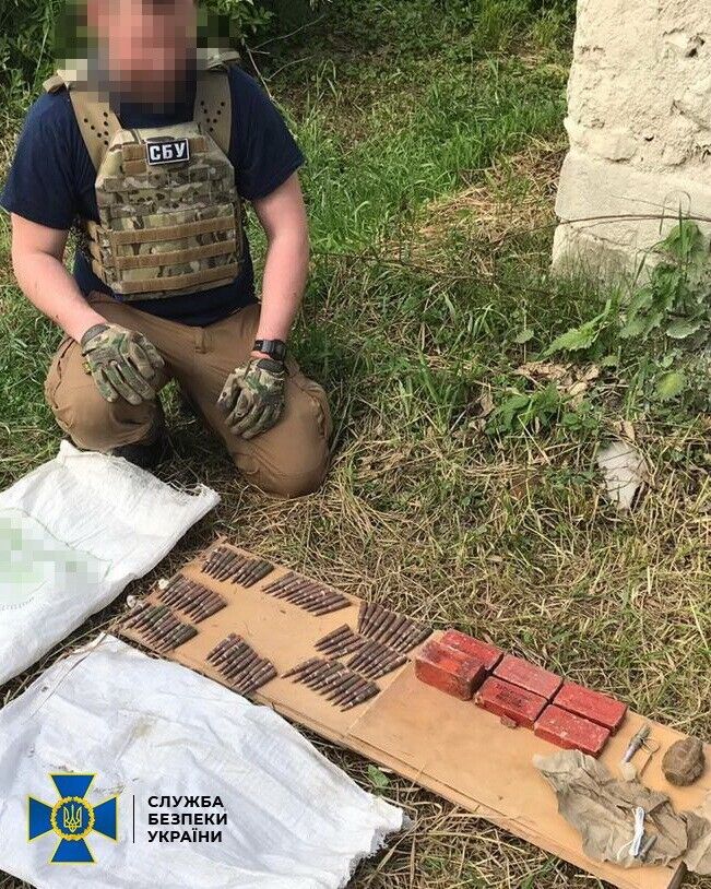 СБУ знайшла у схованках "Л/ДНР" понад 137 кг вибухівки та майже 100 тис. боєприпасів. Фото
