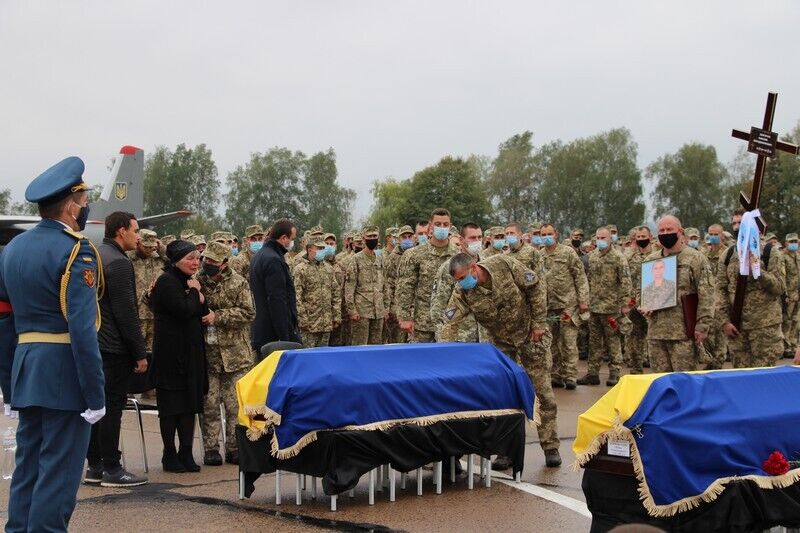 Церемонія прощання пройшла на військовому летовищі у Гавришівці