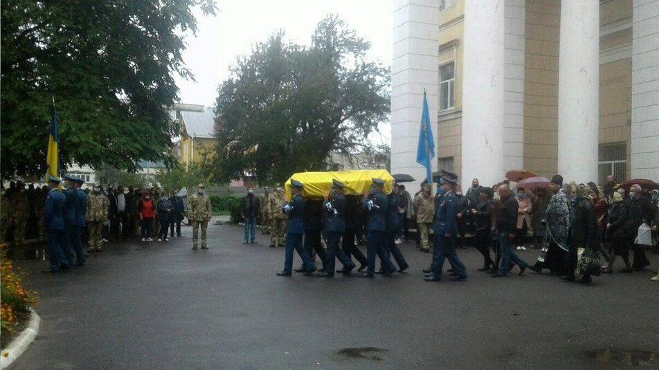 Тело Героя пронесли по центральной улице Староконстантинова.