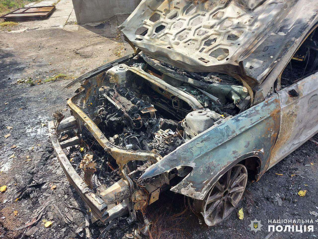 У Миколаєві спалили авто кандидату в депутати від "Слуги народу". Фото