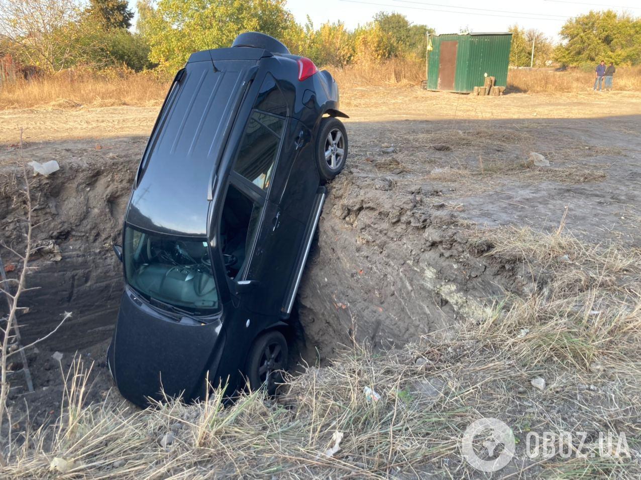 Вырытые ямы ничем не ограждены.