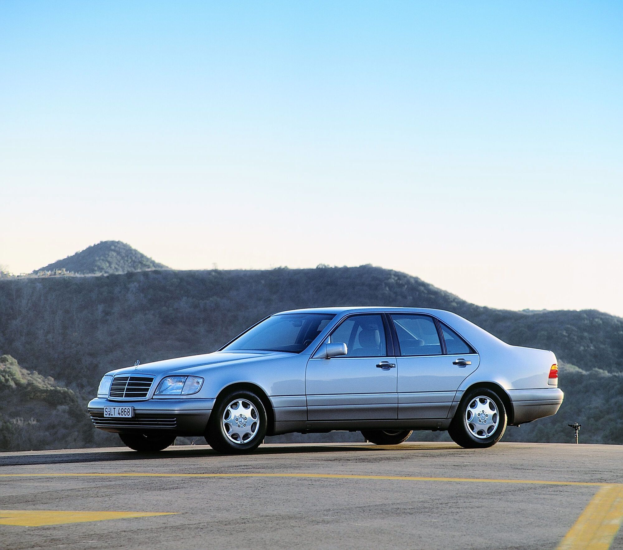 Mercedes-Benz S-Class (W140)