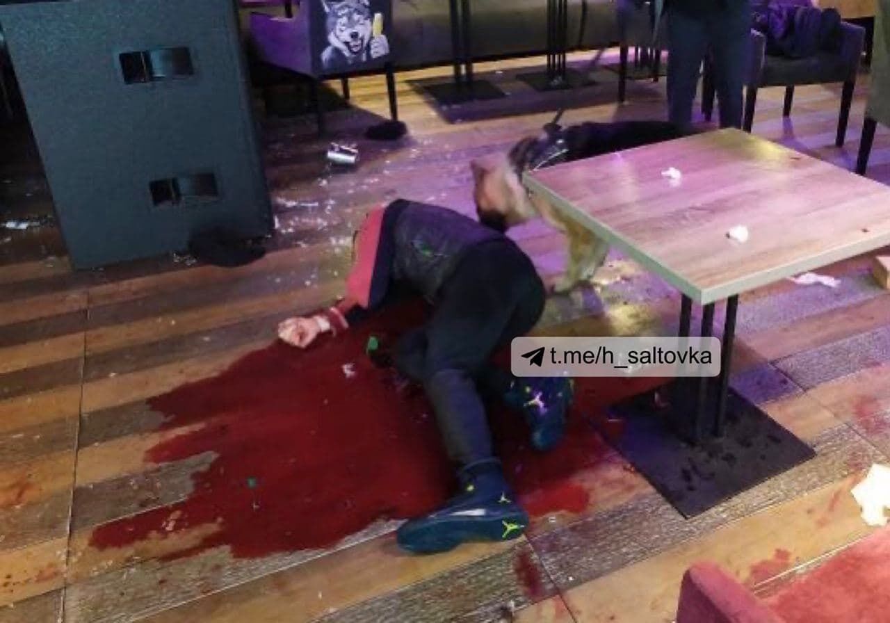 Відвідувачі ресторану забили стрілка пляшками на смерть