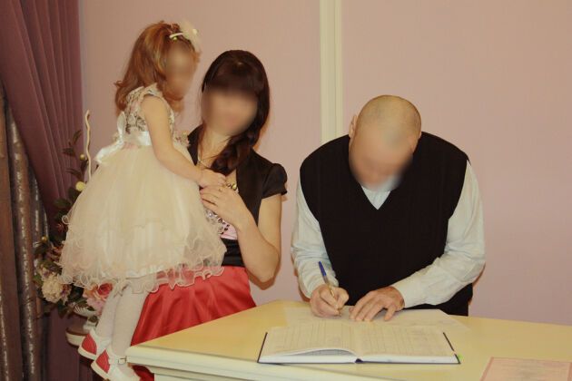 Чоловік вистрілив в обличчя дружини