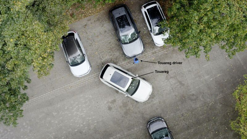 Автоматична парковка VW Touareg