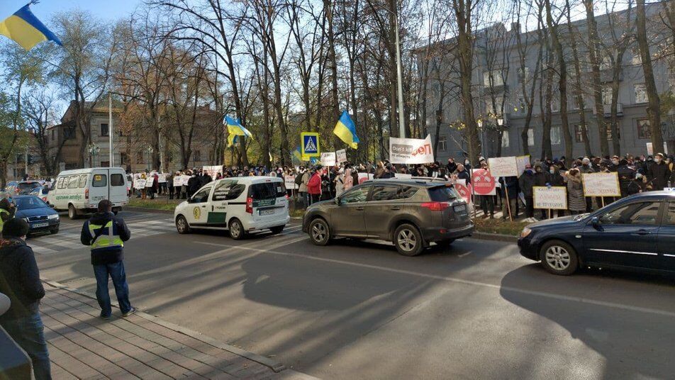 Акция состоялась возле ОГА и областного управления полиции