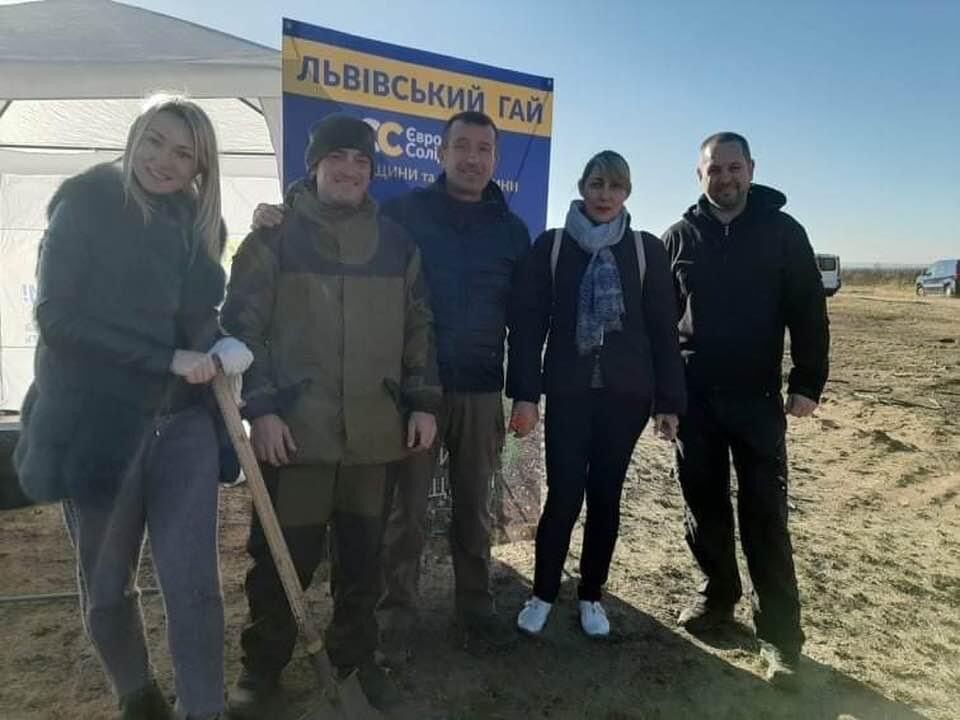 К акции присоединились активисты Львовщины и Луганщины.