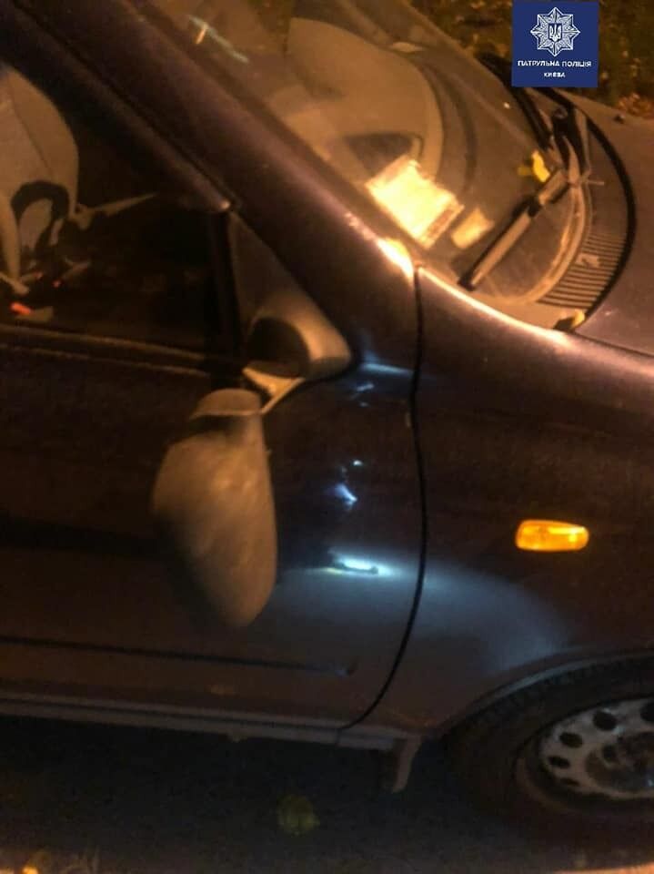 Злоумышленники разбили зеркала авто