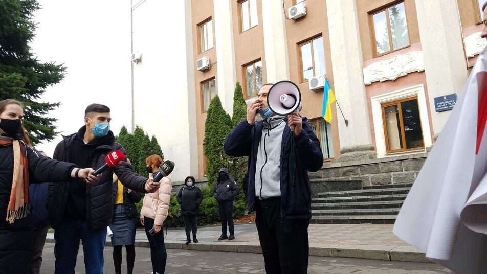 В Ривне предприниматели устроили протест против карантина выходного дня