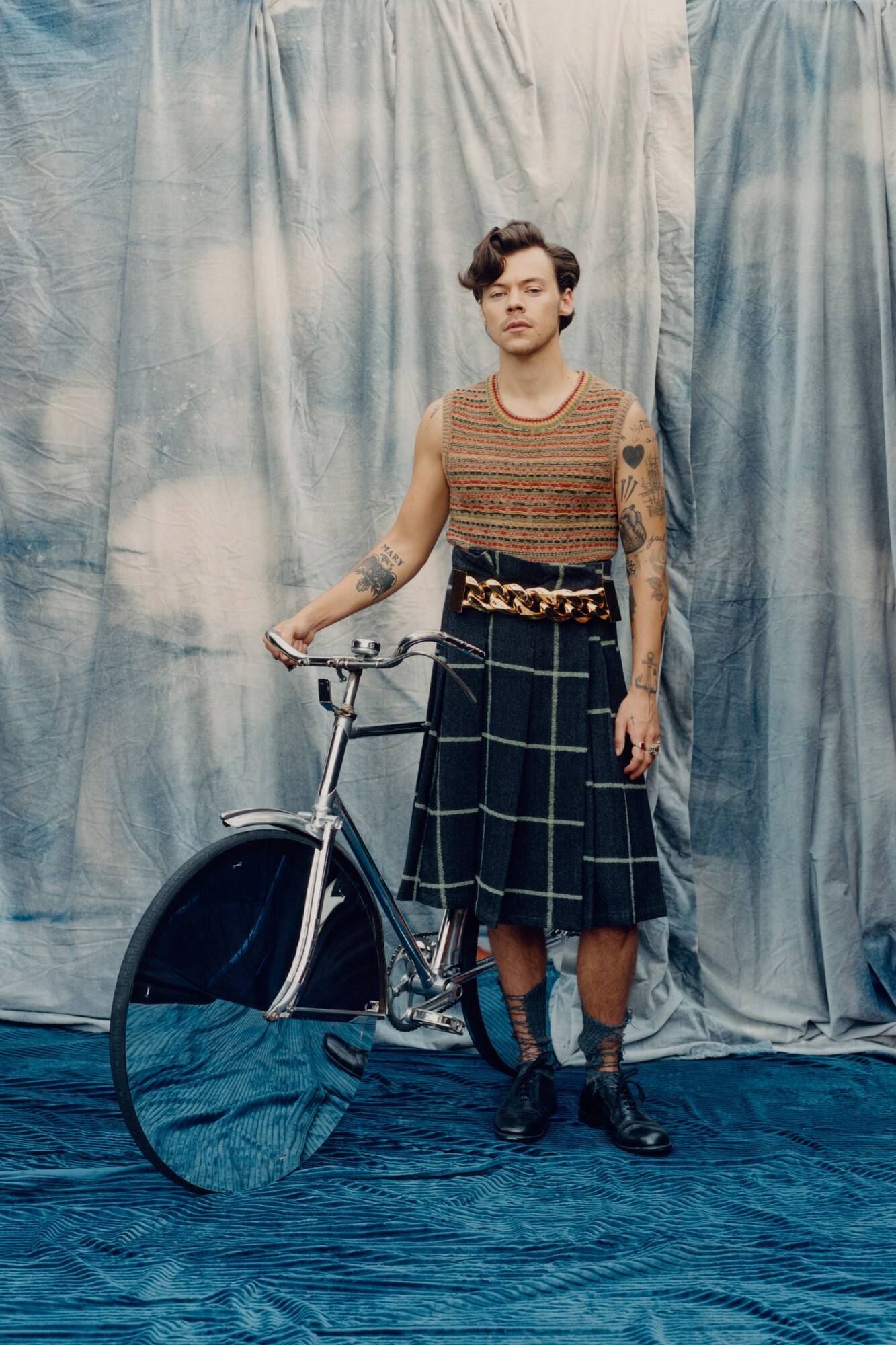 Гаррі Стайлс з'явився на обкладинці журналу "Vogue" у жіночому одязі