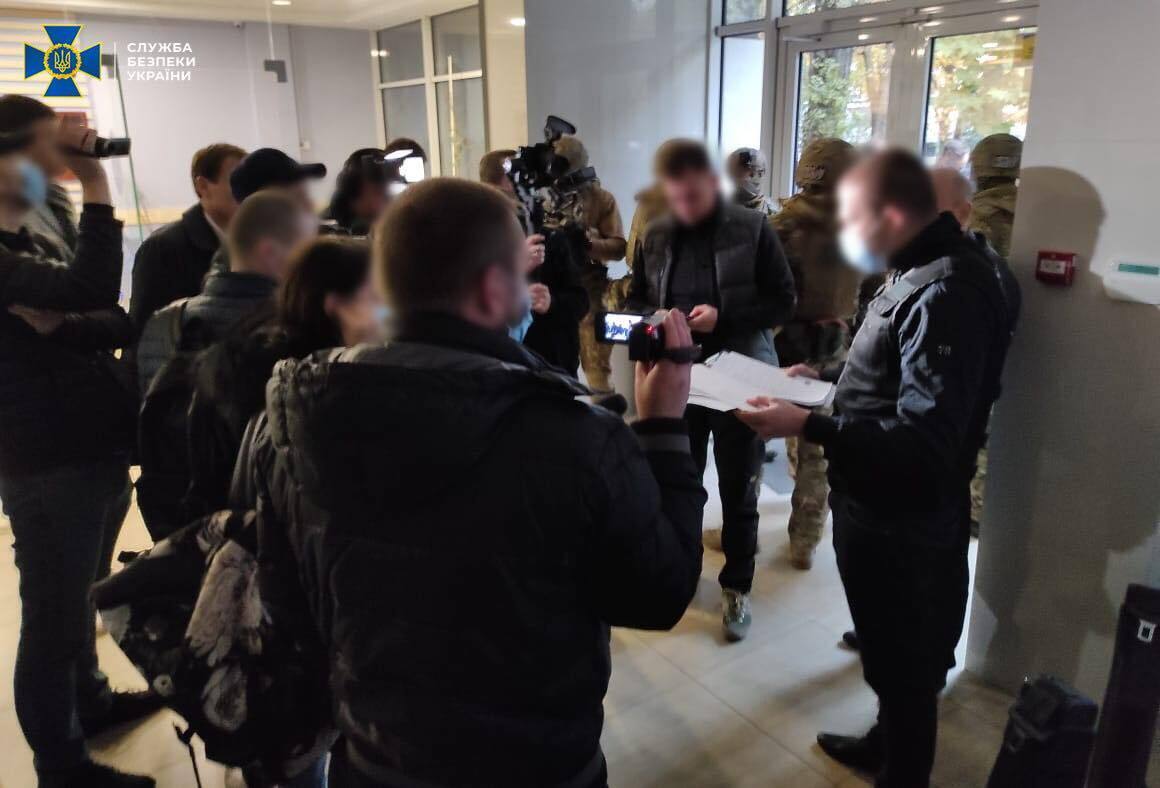 СБУ обшукала "громадську приймальню"