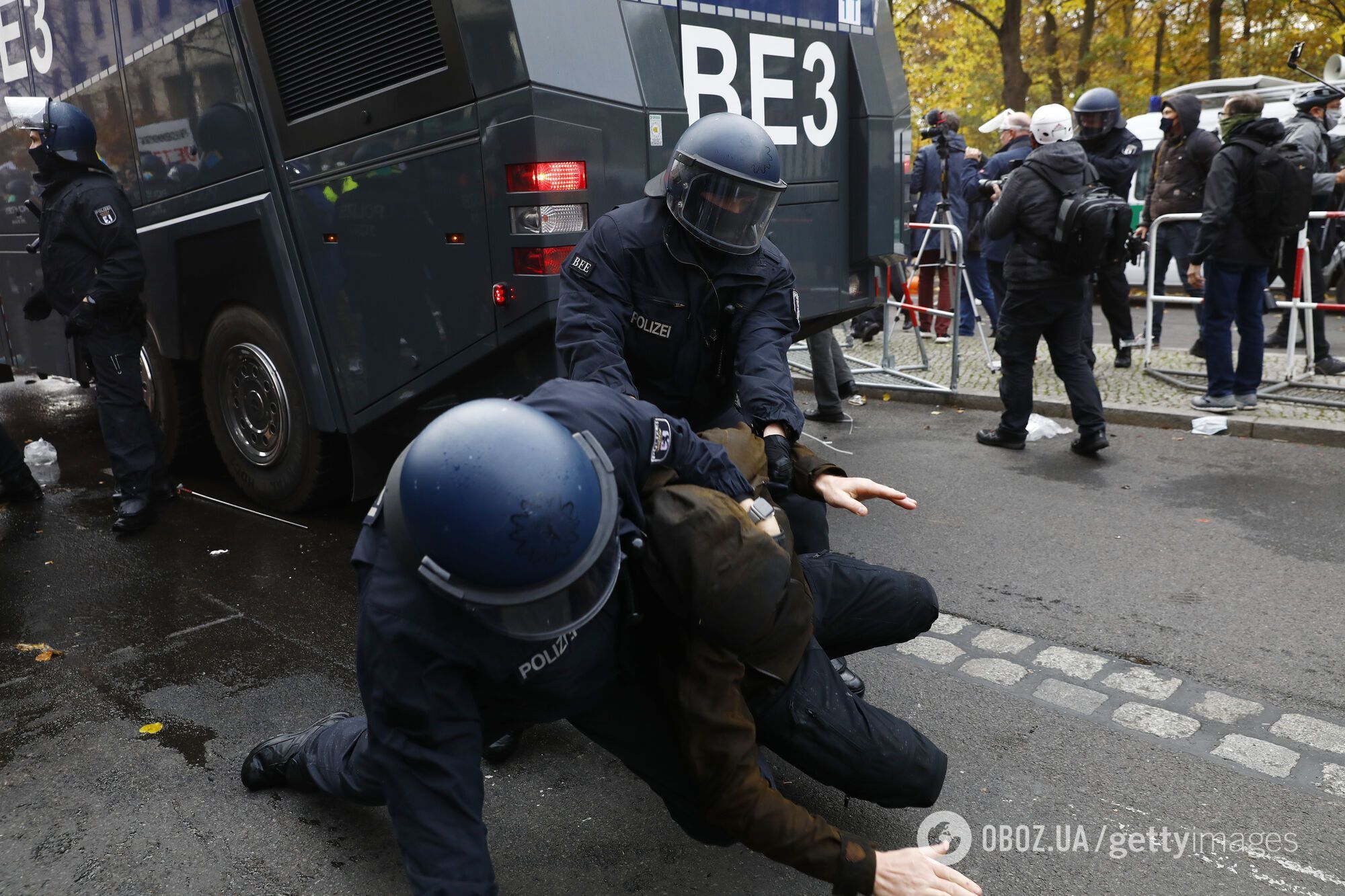 У Берліні затримано сотні супротивників карантину.