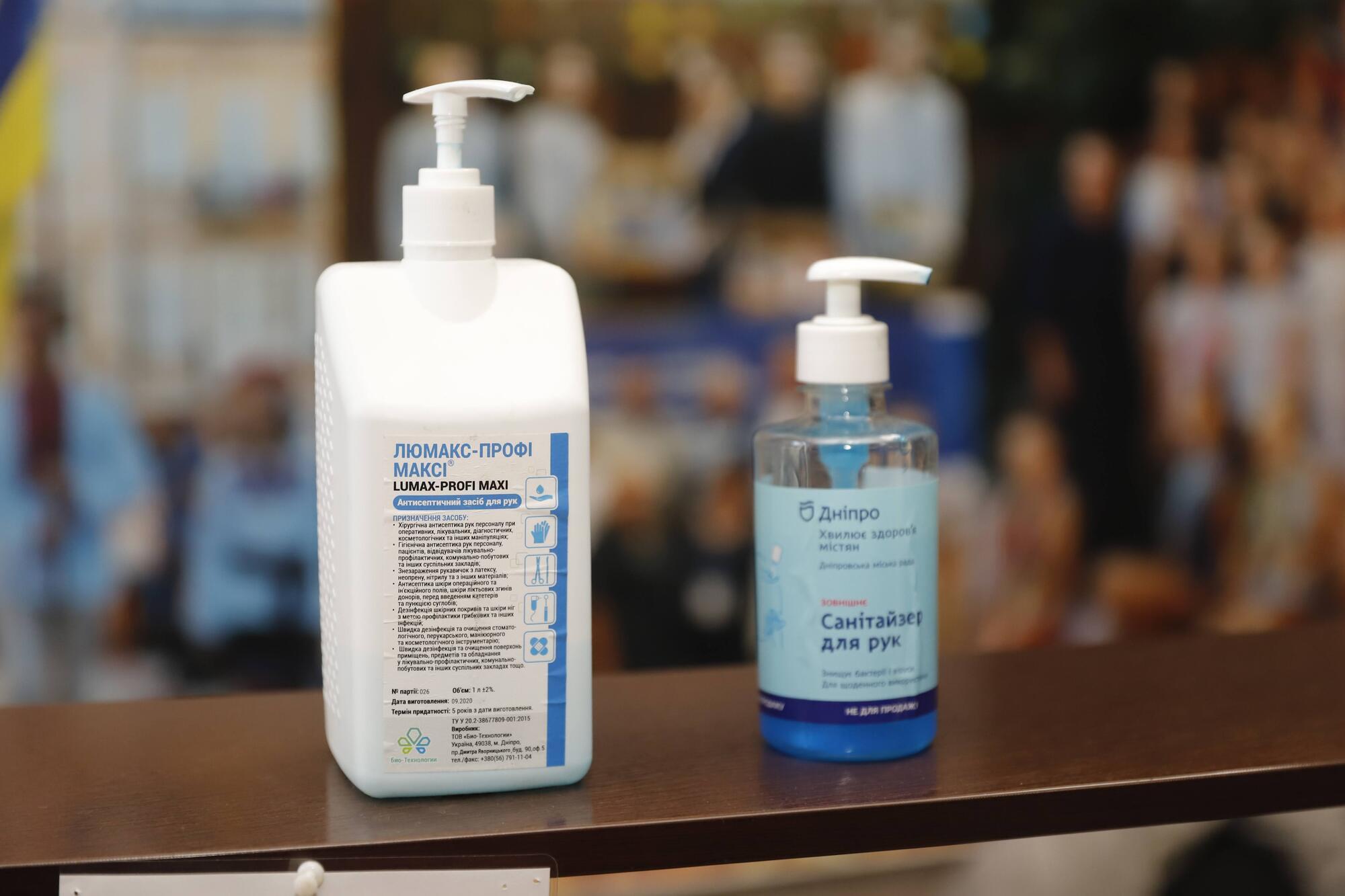 Дільниці забезпечені необхідною кількістю санітайзерів