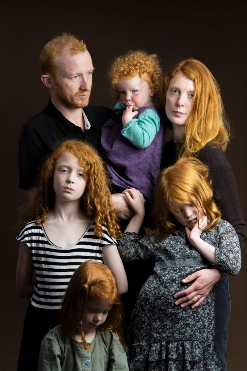 Сім'я з Шотландії: Стівен Маккай з дружиною Ребеккою та їхні діти Естер, Хлоя, Лоїс і Абігейл