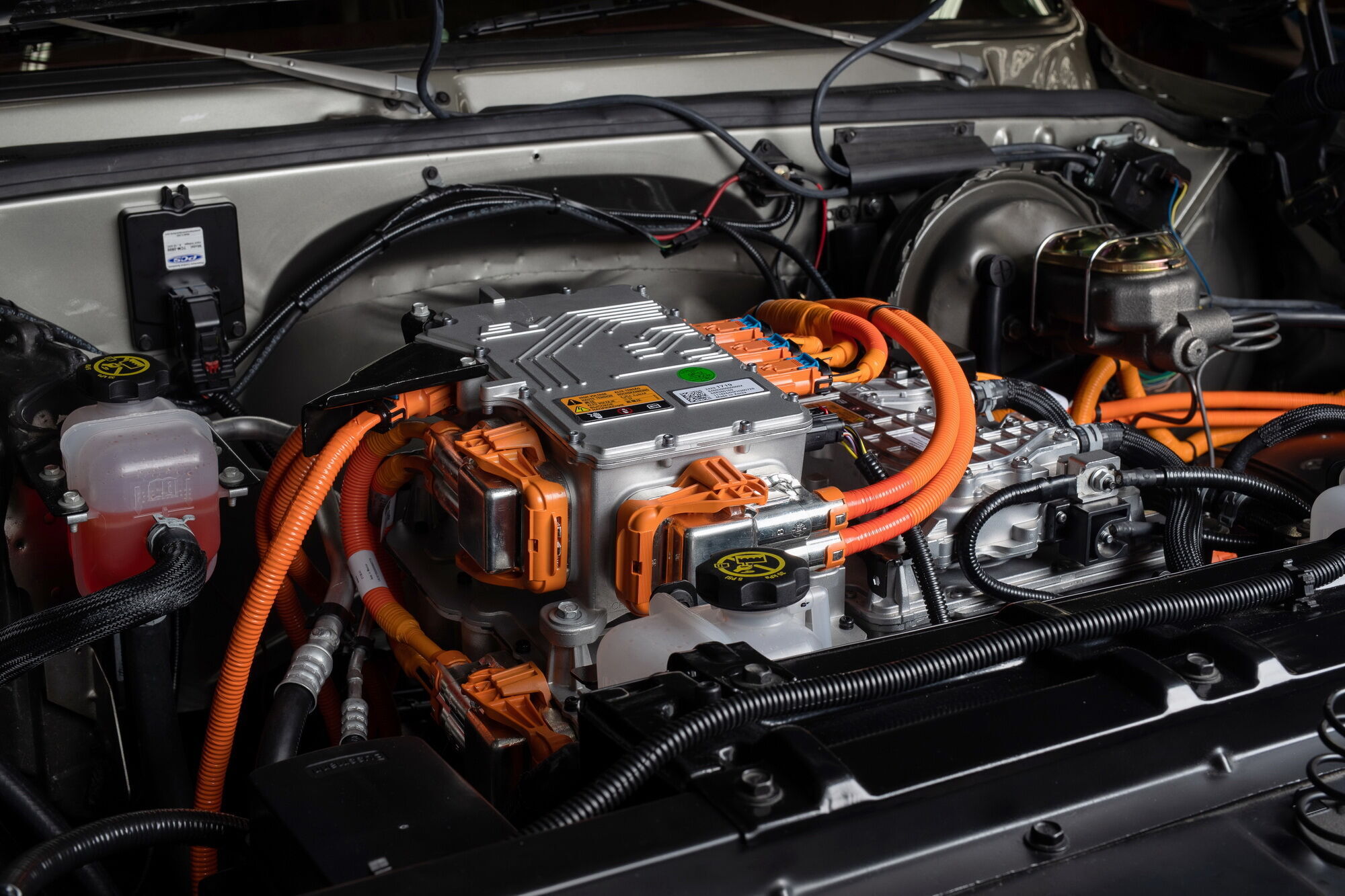 Під капотом Chevrolet K5 Blazer-E – сучасний 200-сильний електромотор й електроннокерована 4-ступенева АКП