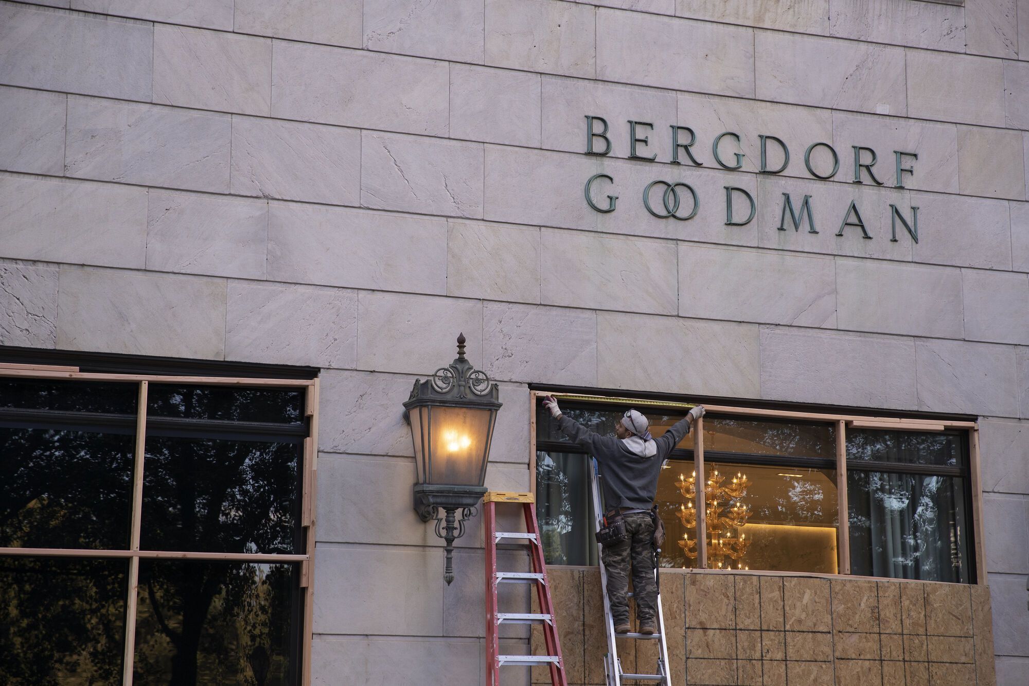 Власники бізнесу готуються до можливих безладів