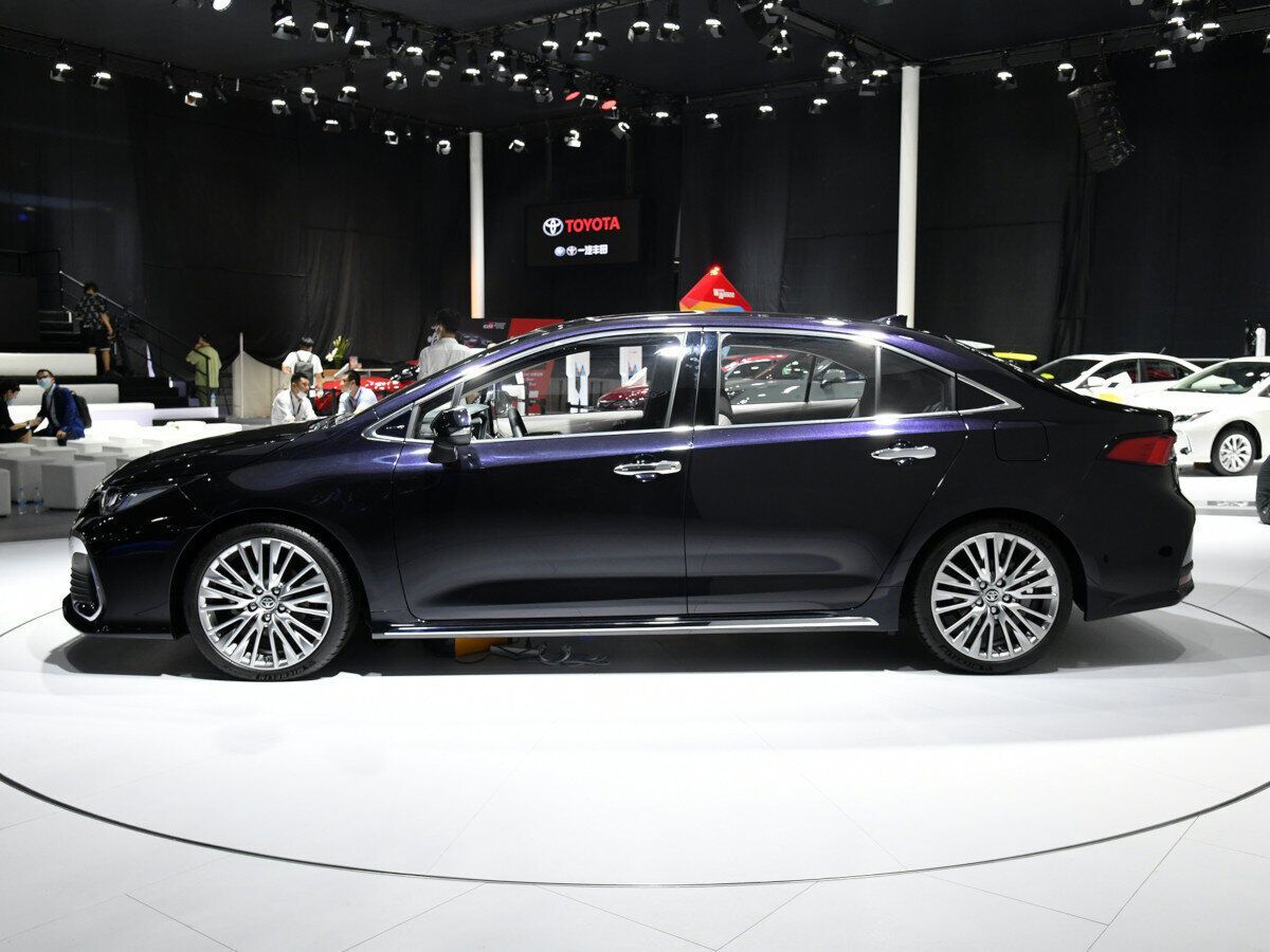 Toyota Allion - подовжена "Королла", яка буде на сходинку нижча від Camry