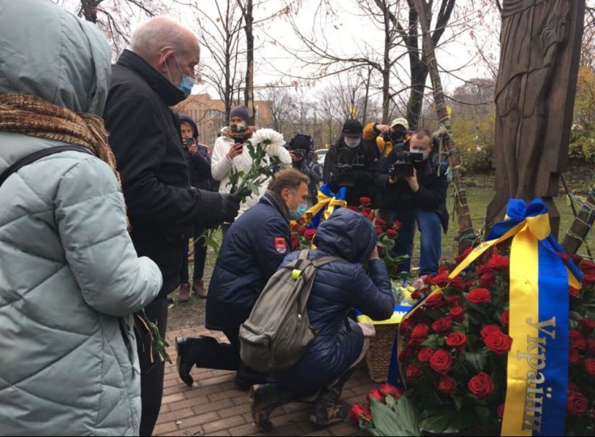 Киевляне чтят память Героев Небесной Сотни