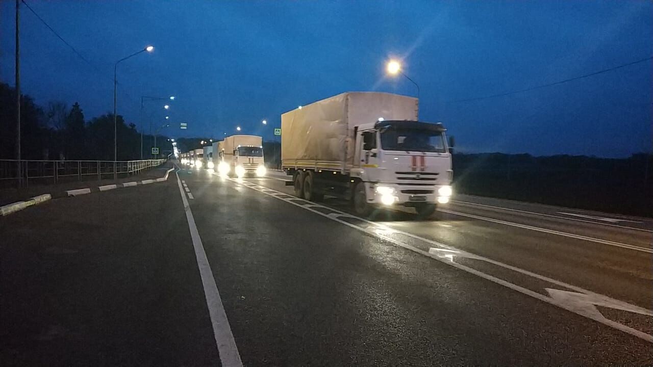 Колона вантажівок вже прибула в Карабах