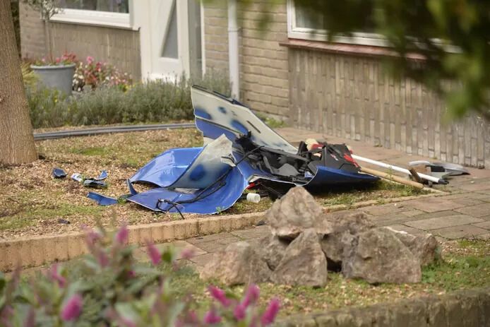 Хулиганы превратили новую Audi RS3 в "биток" с помощью фейерверка