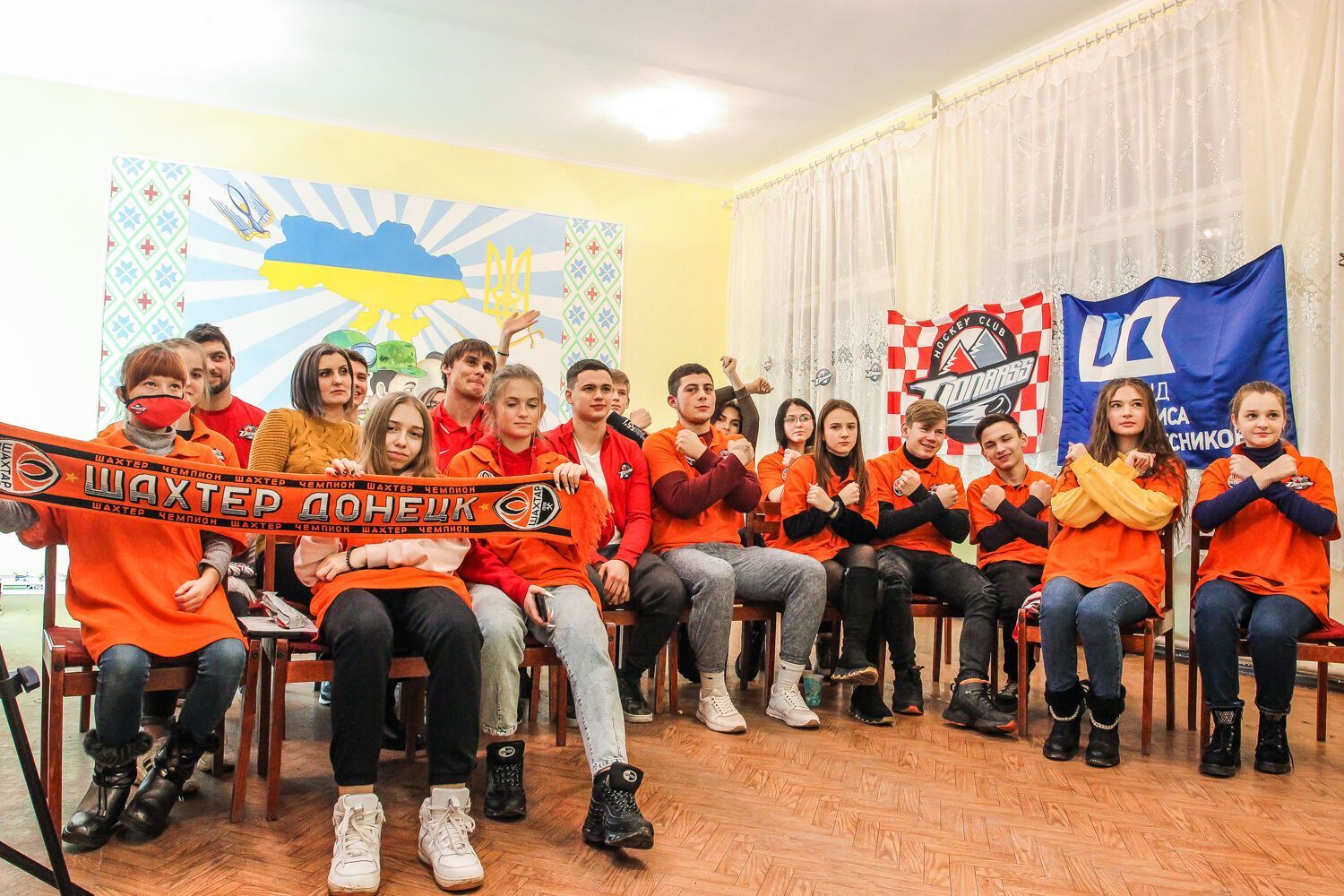 Фонд Бориса Колесникова и хоккейный клуб "Донбасс" дали старт региональному социальному проекту "Давай, вболівай!"