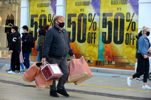 Люди масово пішли до магазинів