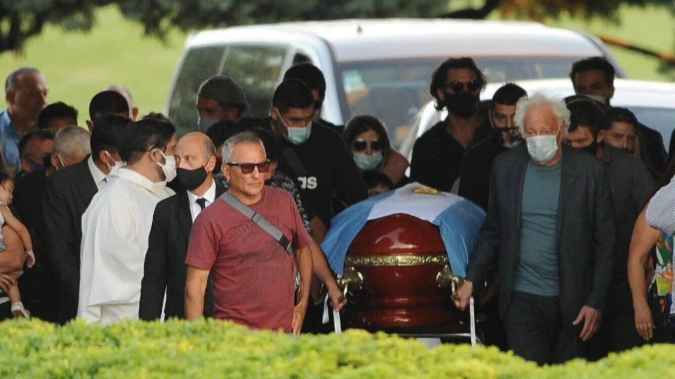 Похороны Диего Марадоны прошли в закрытом режиме.