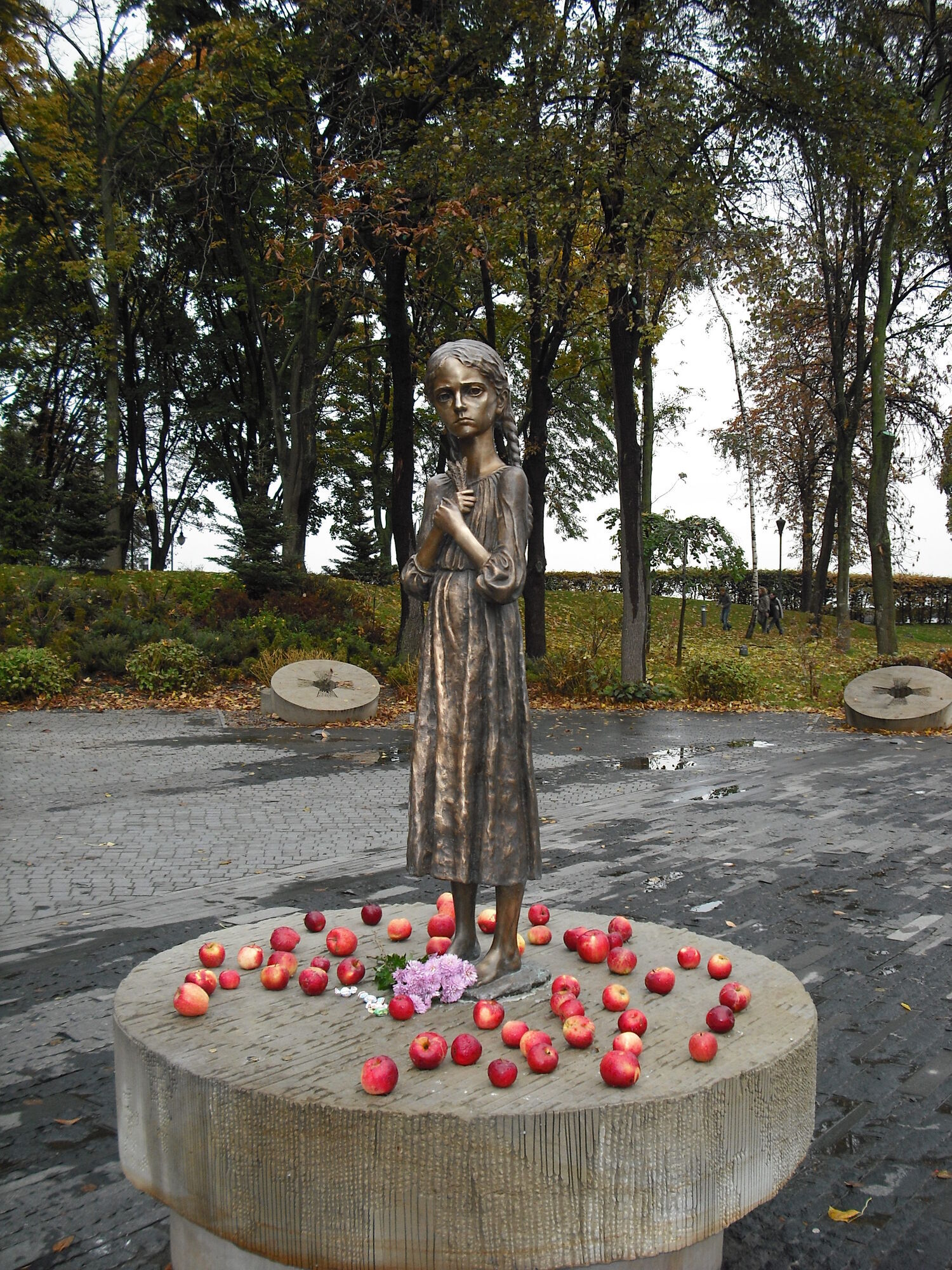Памятник жертвам Голодомора 1932-1933 годов в Киеве
