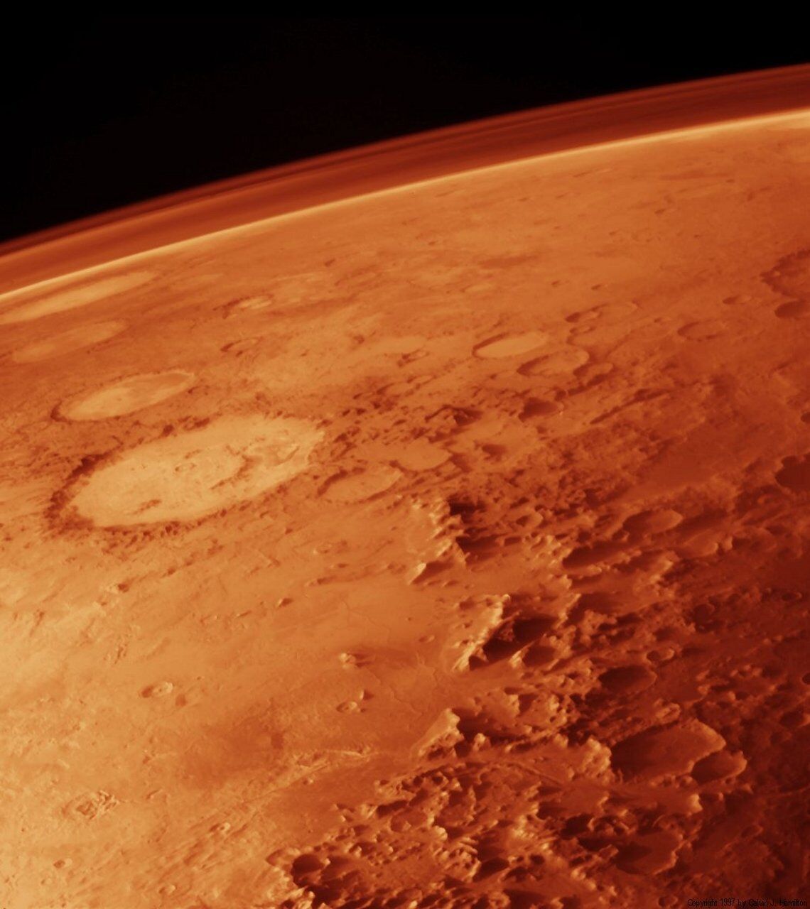 Атмосфера Марса на 95,32% складається з вуглекислого газу