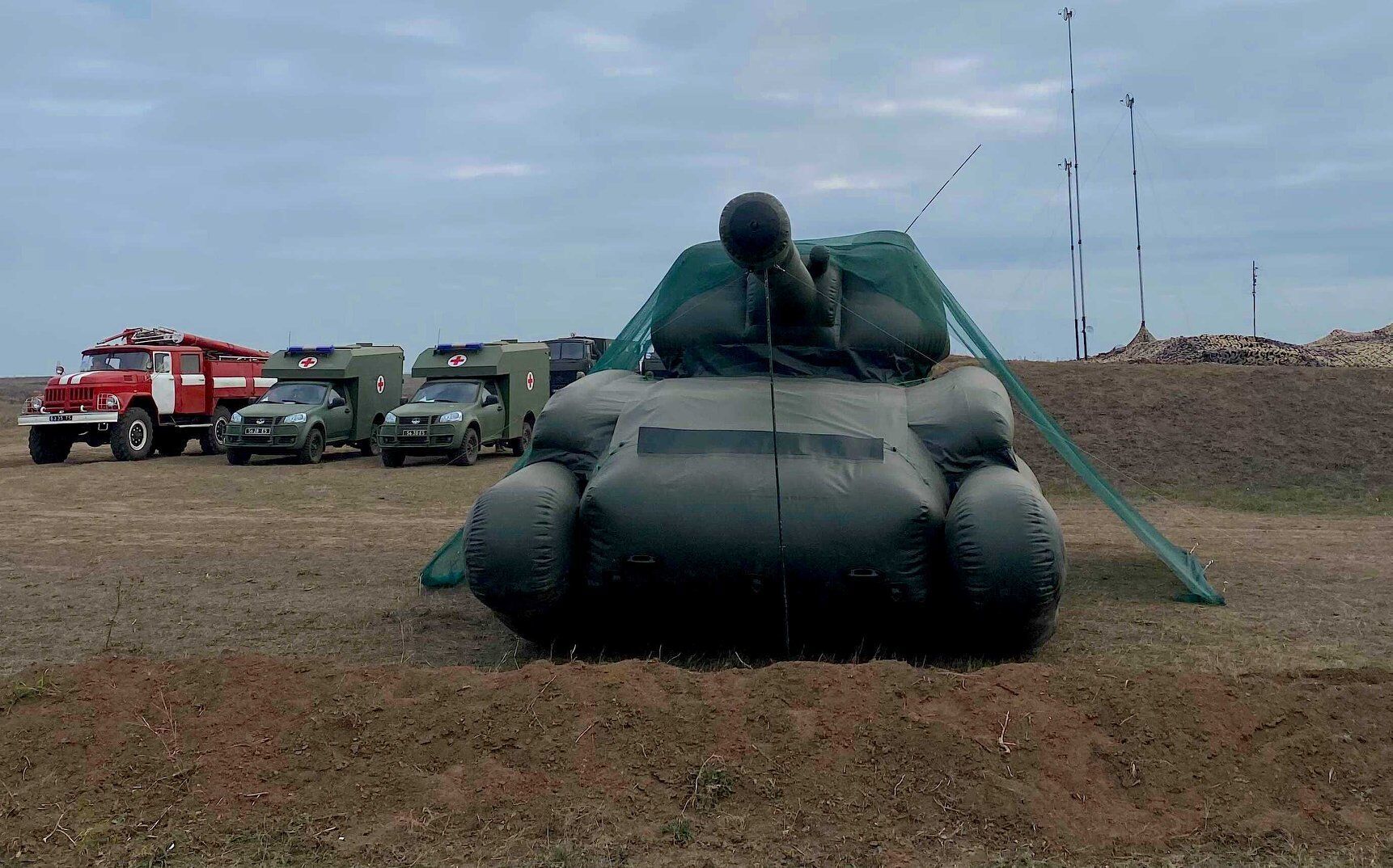 На "Широкому Лані" показали надувну військову техніку.