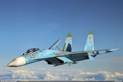 Истребитель Су-27.