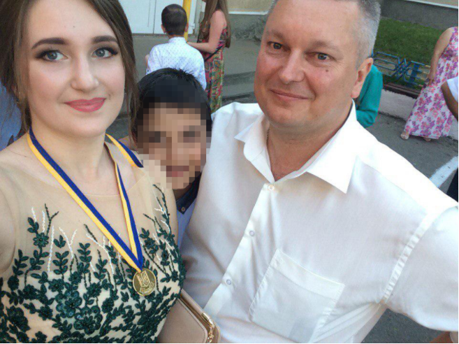 Степан с сыном и дочкой.