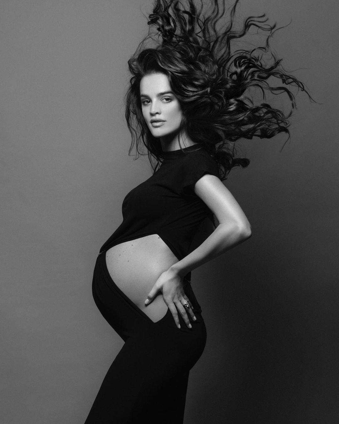 "Мисс Украина Вселенная-2014" беременна первенцем