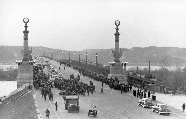 Мост Патона был открыт в 1953 году