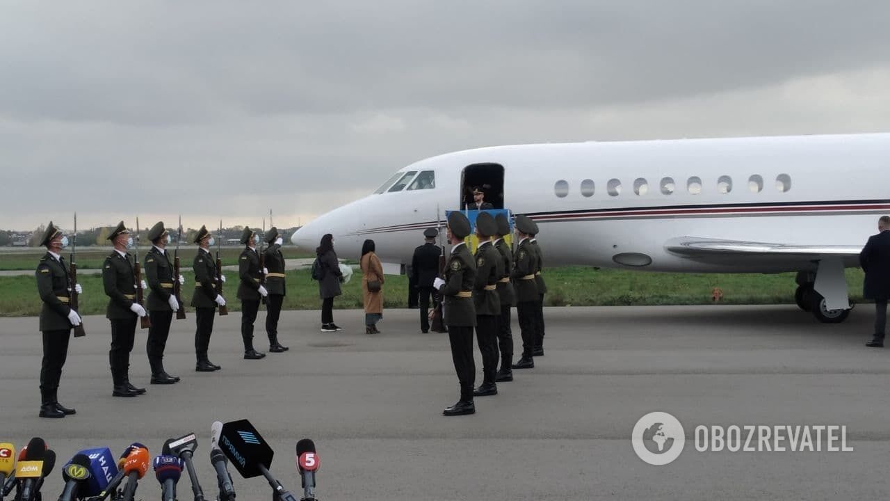 Самолет с Маркивым приземлился в аэропорту "Киев"