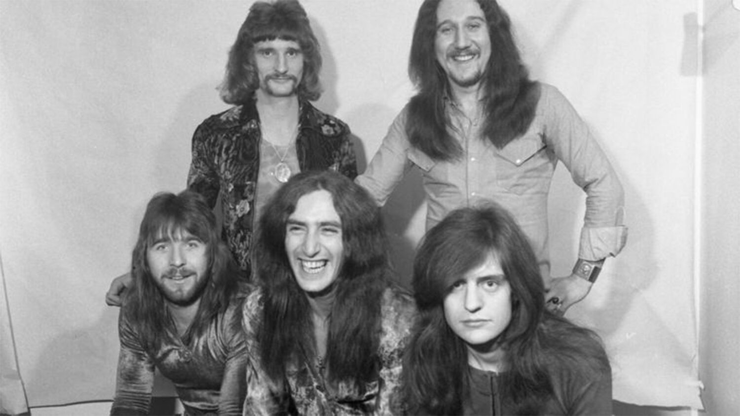 Кен Хенсли (внизу в центре) в составе группы Uriah Heep