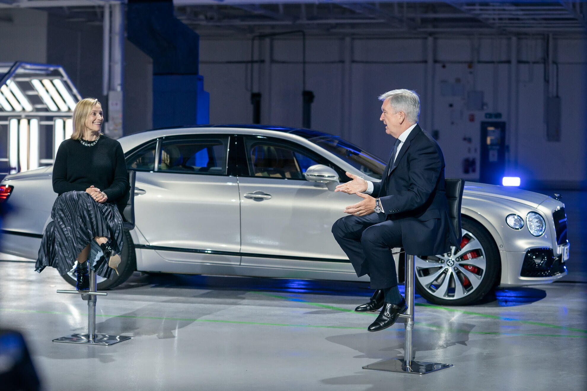 Руководитель Bentley Эдриан Холлмарк пообещал, что к 2026 году все модели компании будут гибридами или полностью электрическими