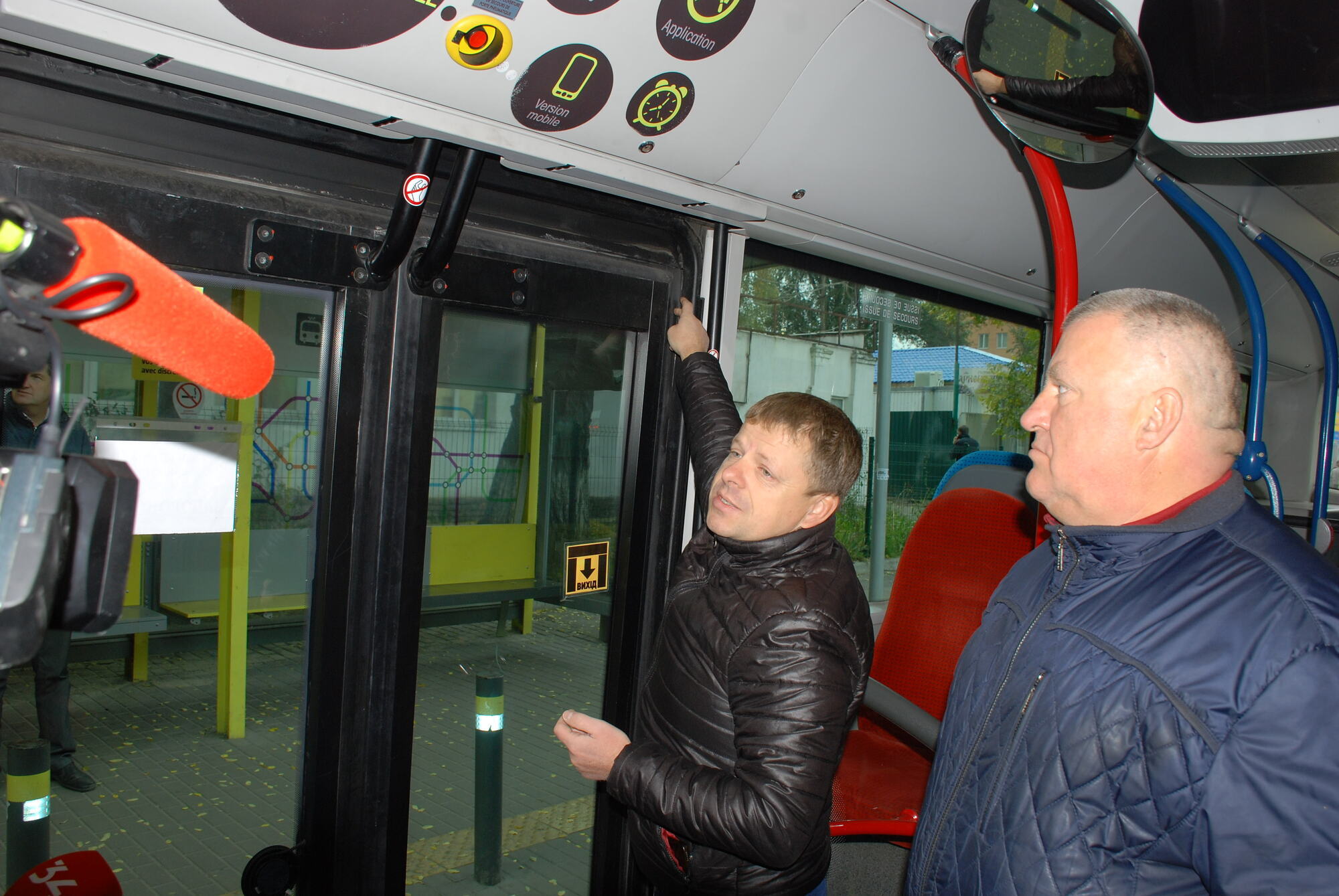 Представники мерії оглянули автобуси маршрутів № № 43 та 22