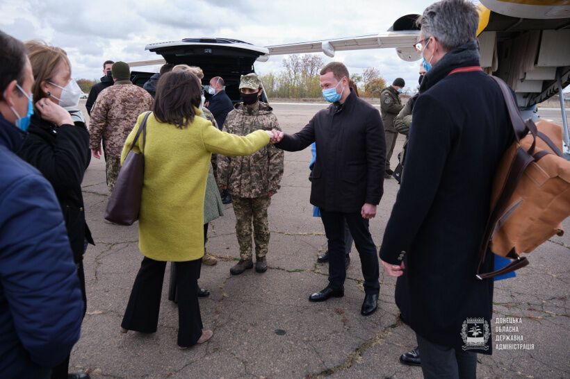 Главы дипмиссий западных стран посетили Донбасс