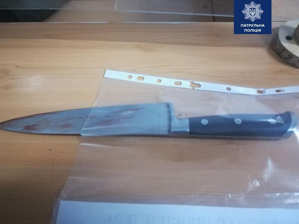 Поліція знайшла ніж.