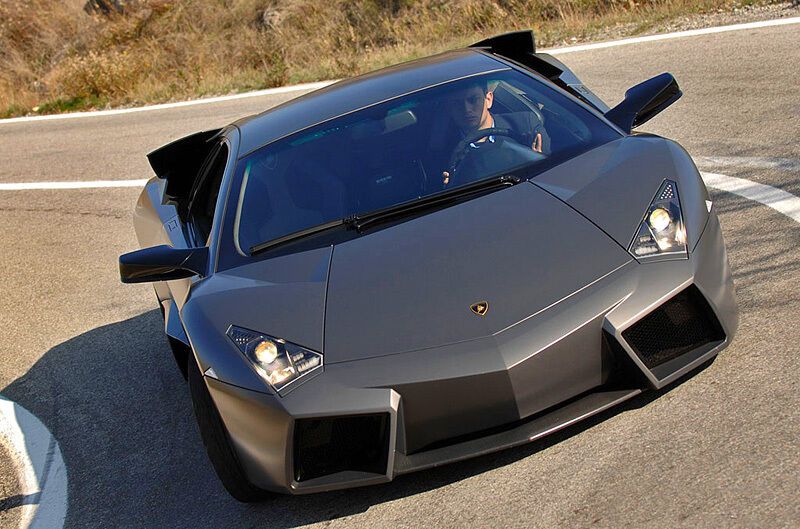 Lamborghini Reventon поражает смелым дизайном