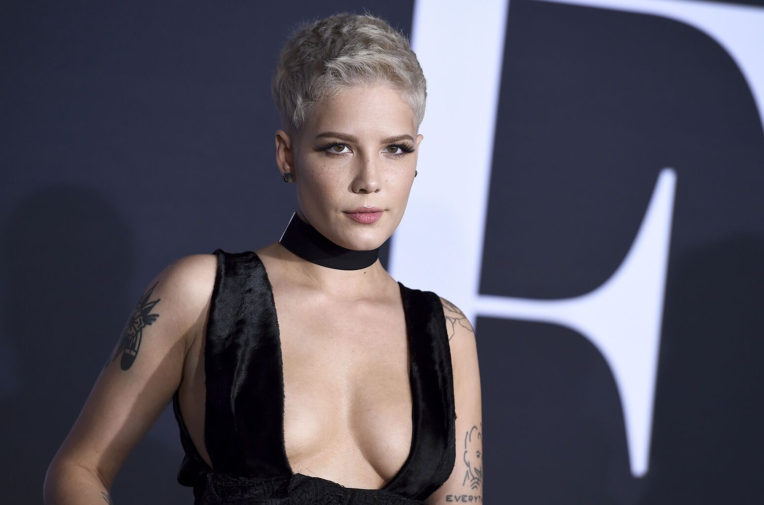 Холзи раскритиковала премию "Грэмми-2021"