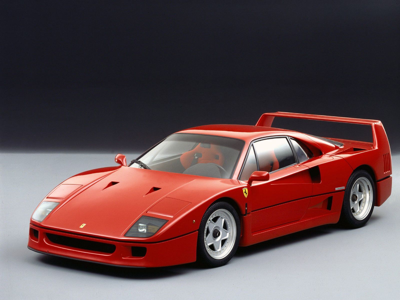 Ferrari F40 назван лучшим суперкаром своего времени